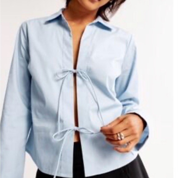 Abercrombie & Fitch Tops - Abercrombie & Fitch Poplin Tie-Front Top